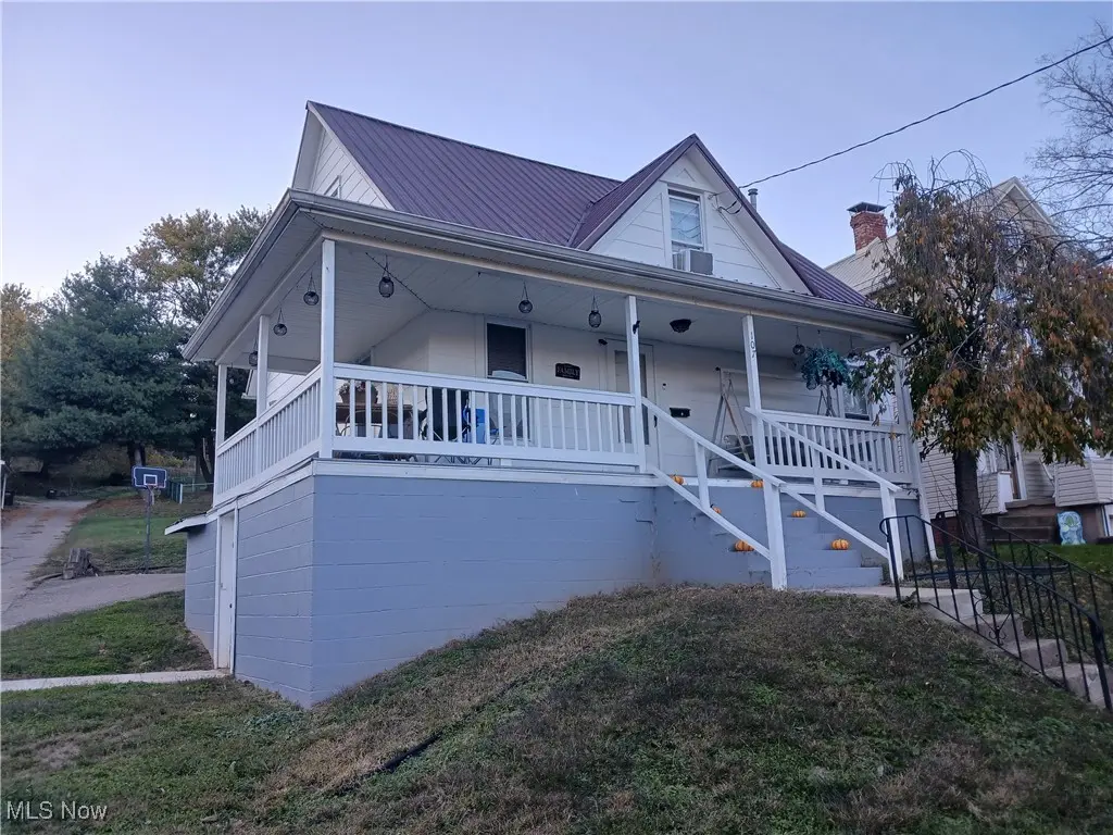 107 Vine St
