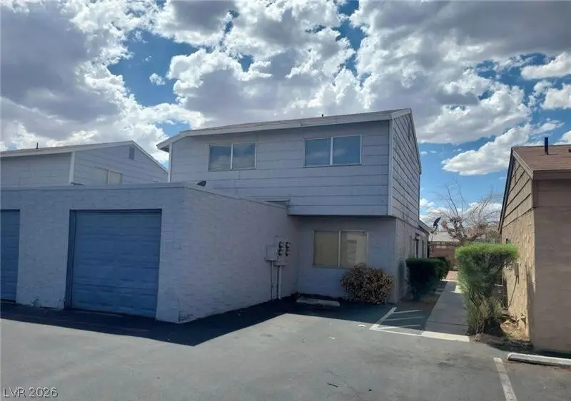 5235 Gray Ln