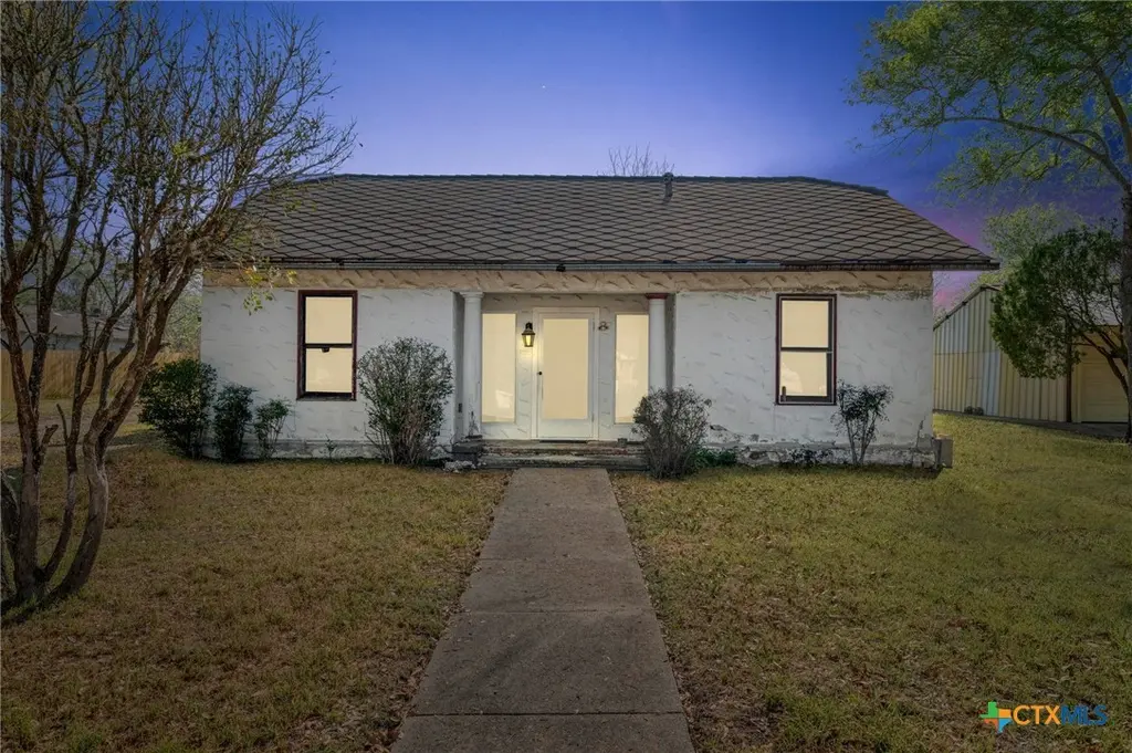 809 S Pecan Ave