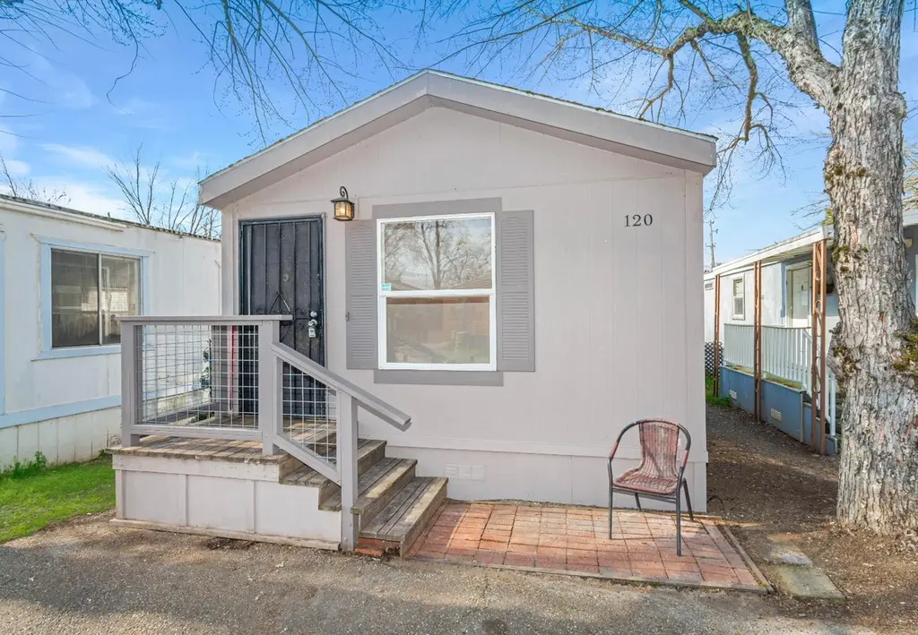 120 Lark St