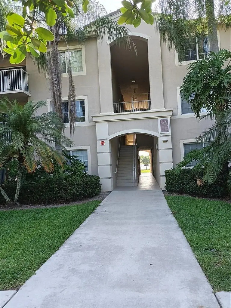5051 Wiles Rd #202