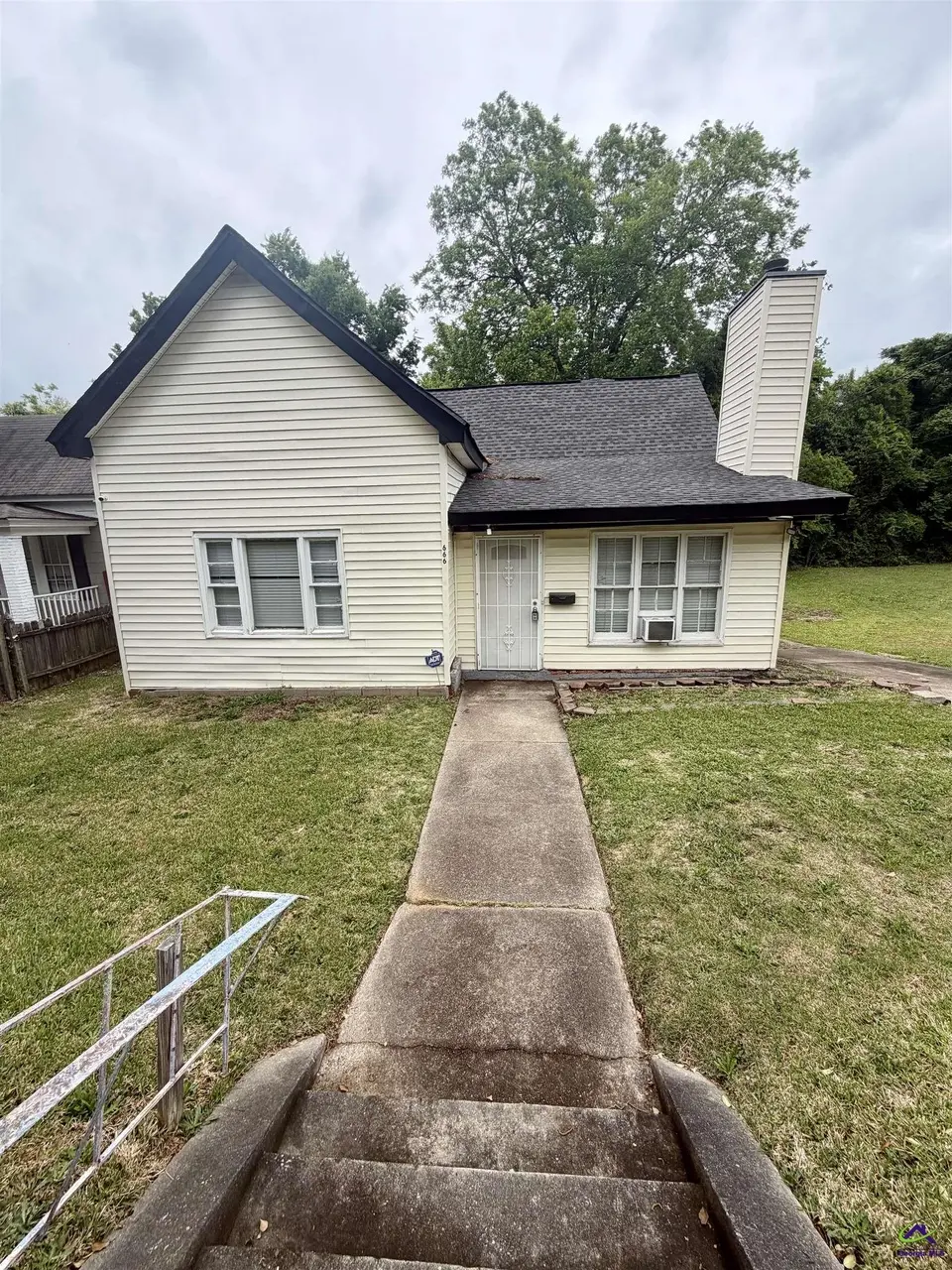 666 Woolfolk St