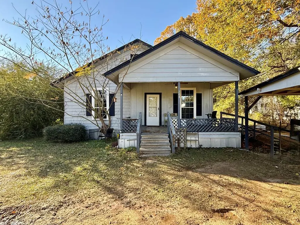 208 Boyd St