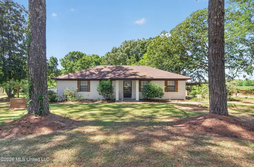 239 Twin Lakes Dr