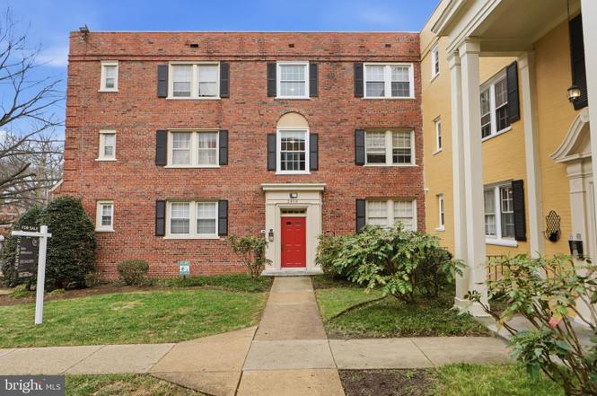 3909 Pennsylvania Ave SE #302