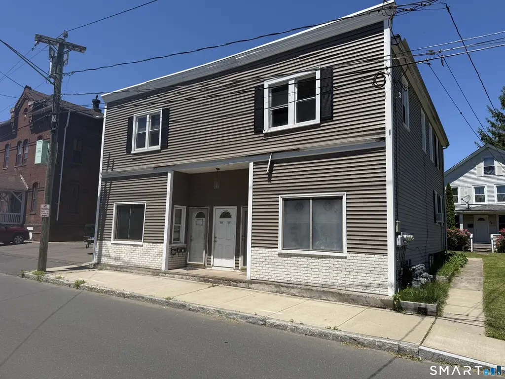 53 College St