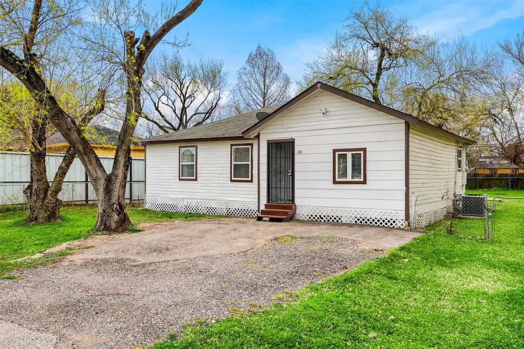 1114 Blackwood Ave