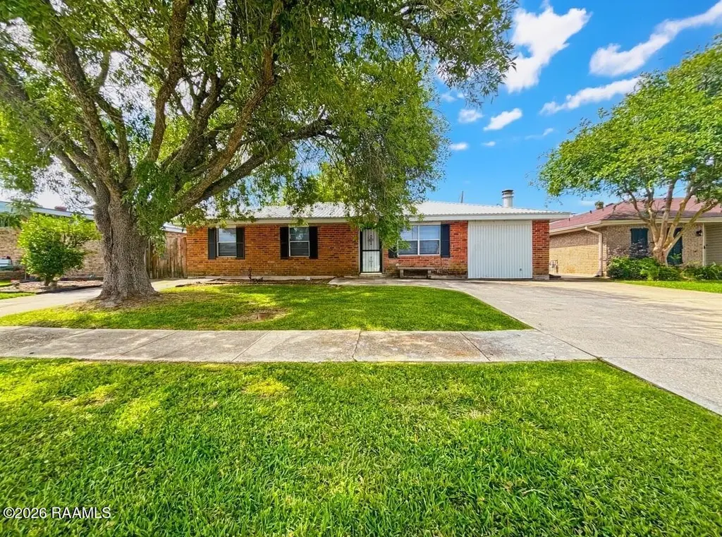 3206 Roselawn Dr