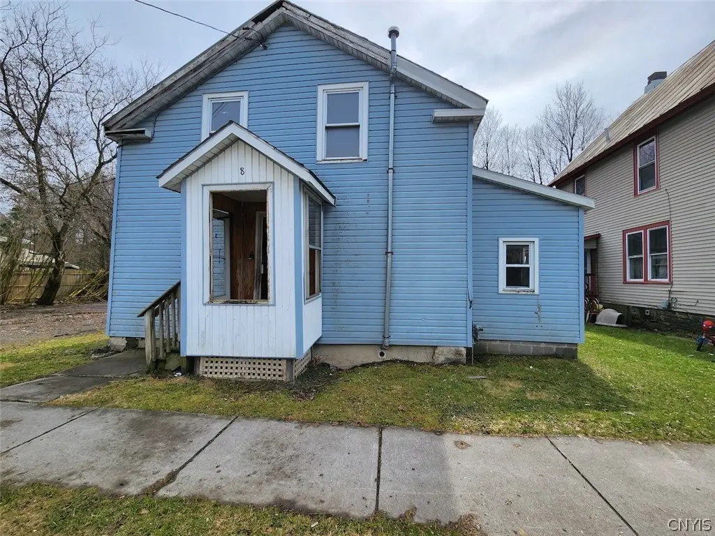 8 Center St