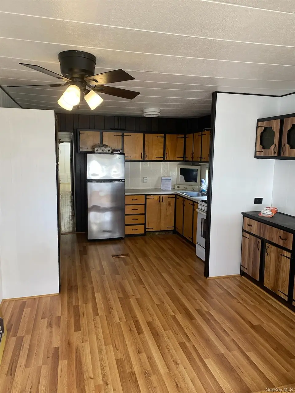 1661 Old Country Rd #308