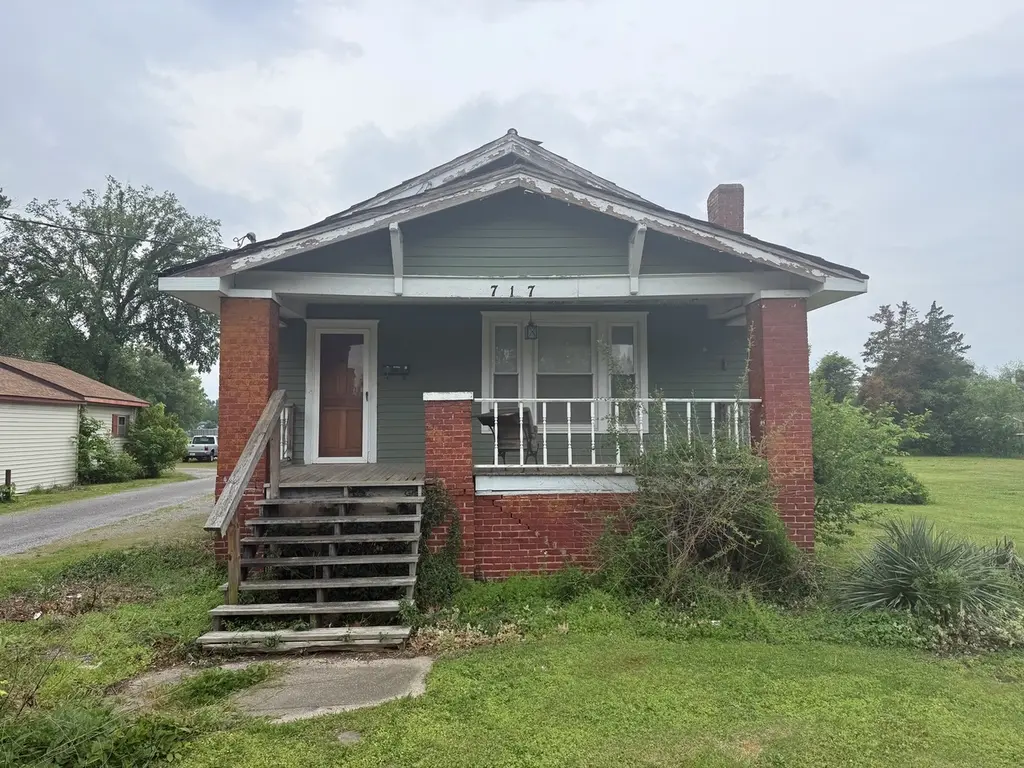 717 W Sloan St