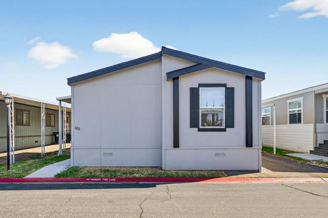 102 Village Cir