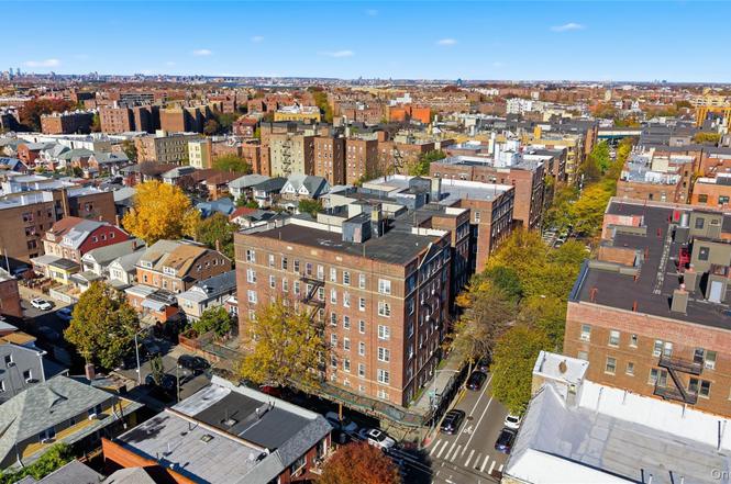 8811 Elmhurst Ave Unit C8