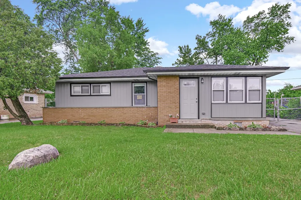 16158 Plymouth Dr
