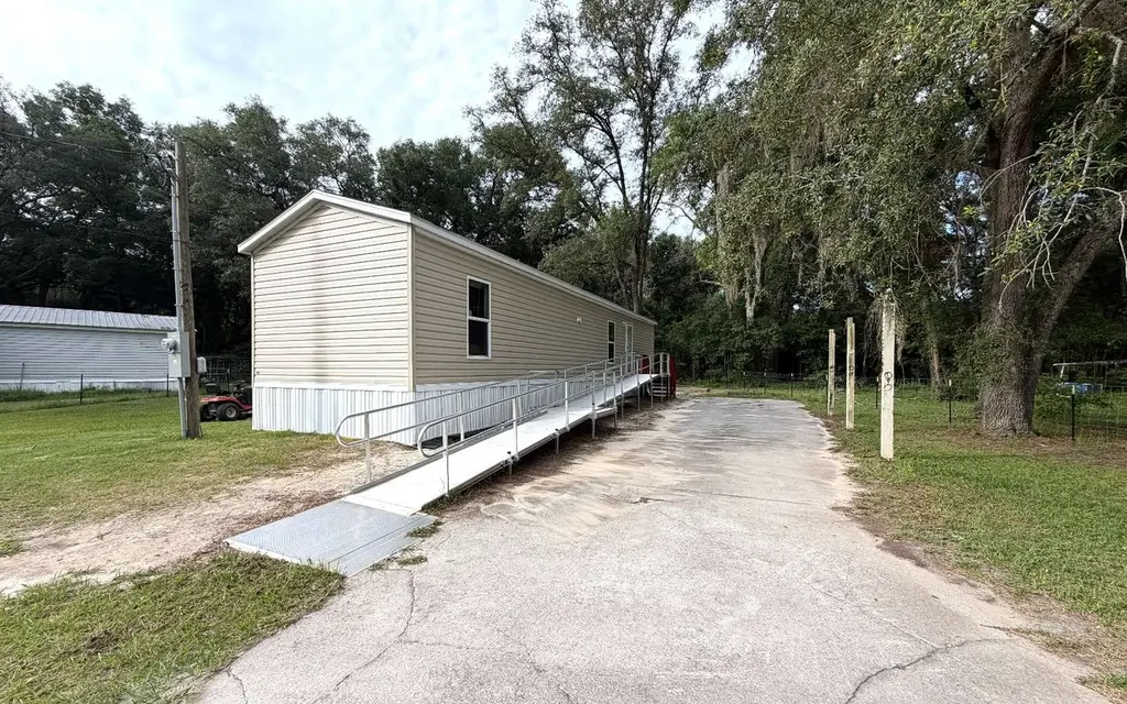 178 SW Hobby Pl