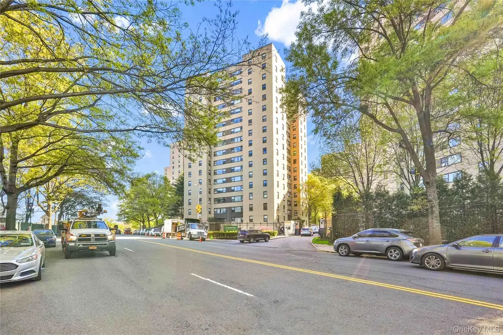 3 Fordham Hill Oval Unit 1F