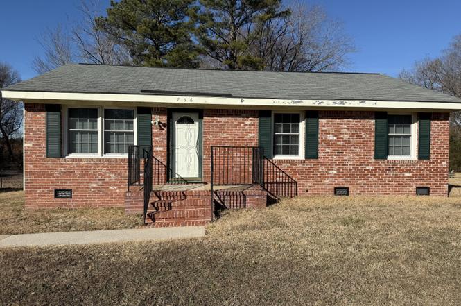 736 Lincoln Dr