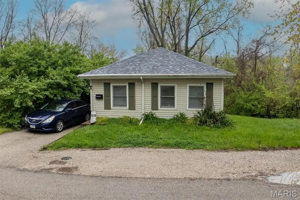 3310 Leroy Ave