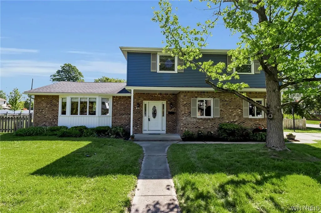 24 Macarthur Dr