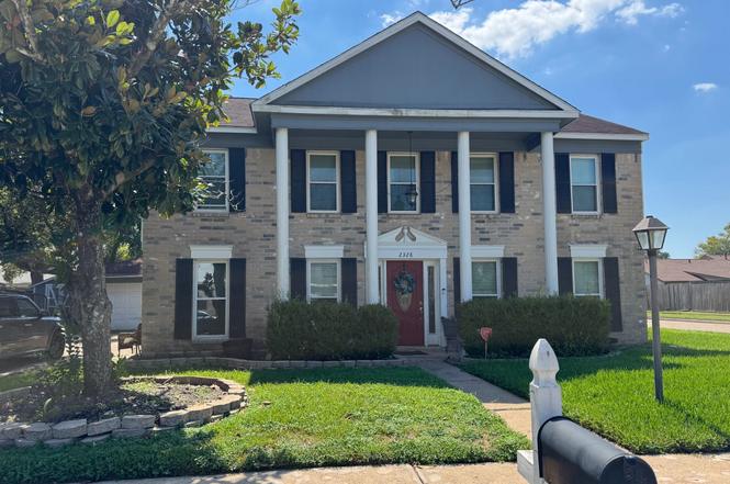 2328 Colleen Dr
