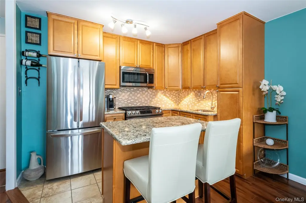 155 Ferris Ave Unit 11E