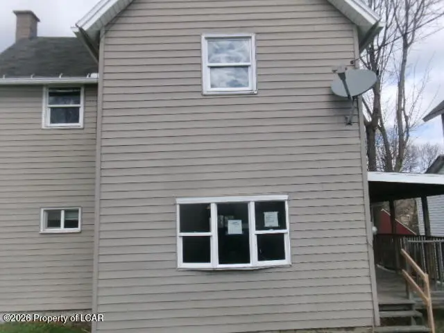 122 Ward Ave