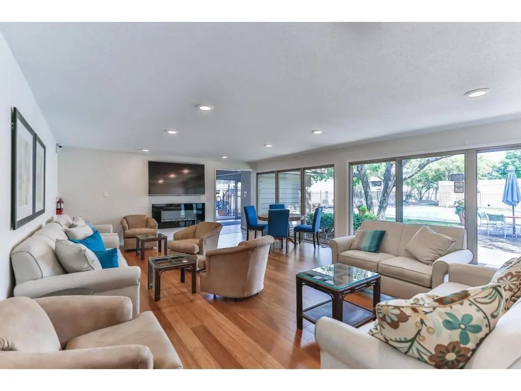 6328 Barrie Rd Unit 2F