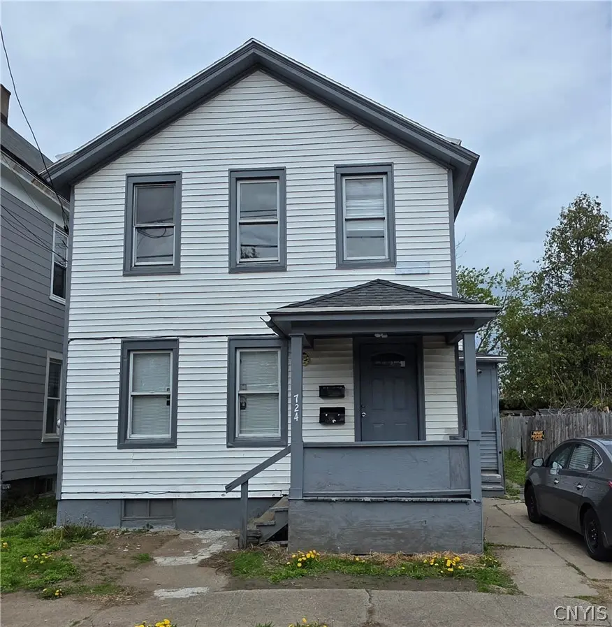 724 Warren St