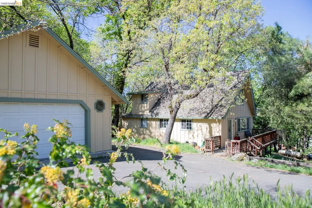 21625 Crystal Lake Dr