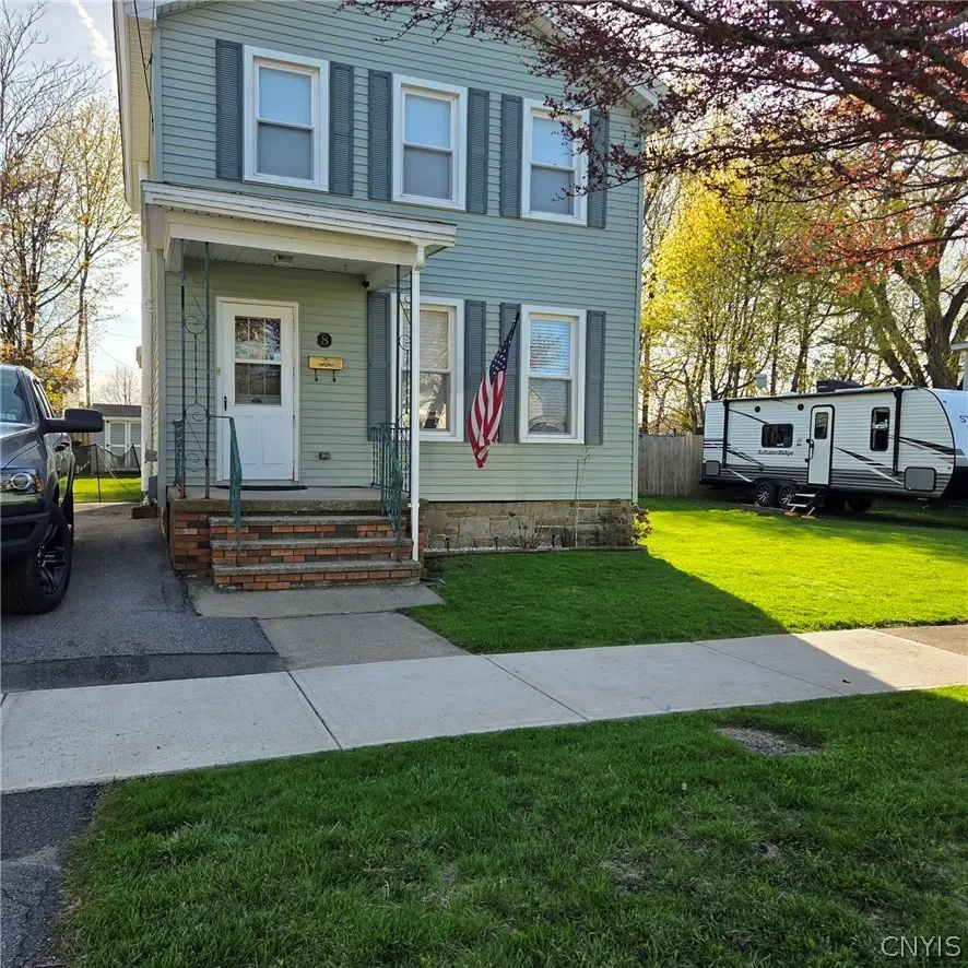 8 E 5th St