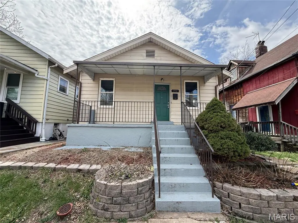 3932 Schiller Pl