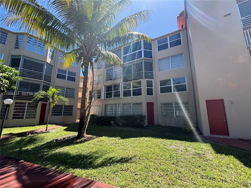 1501 NE 191st St Unit C211
