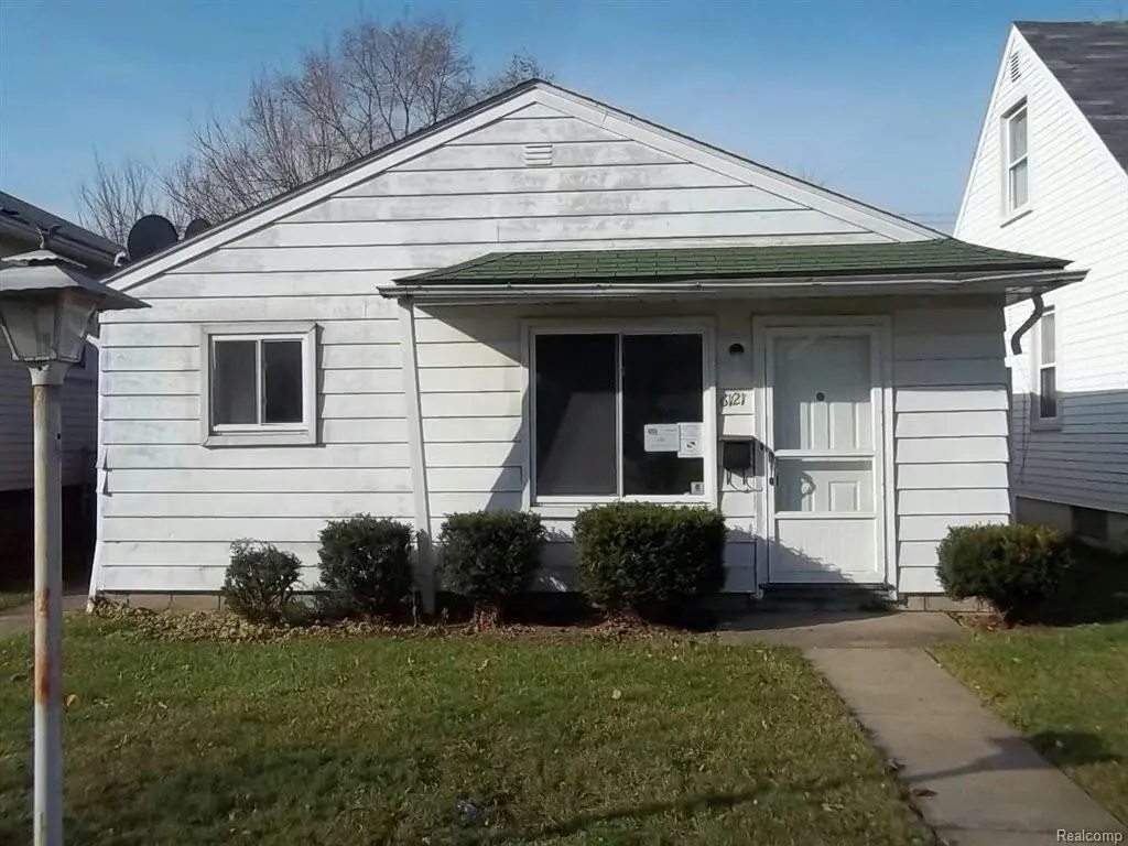 6121 Plainview Ave