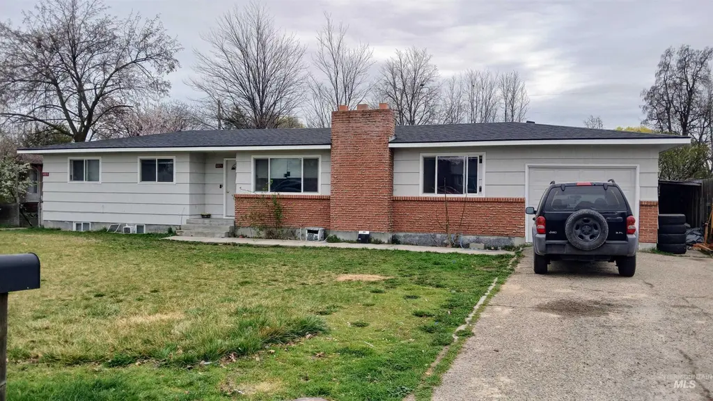 403 - 405 W Hazel St