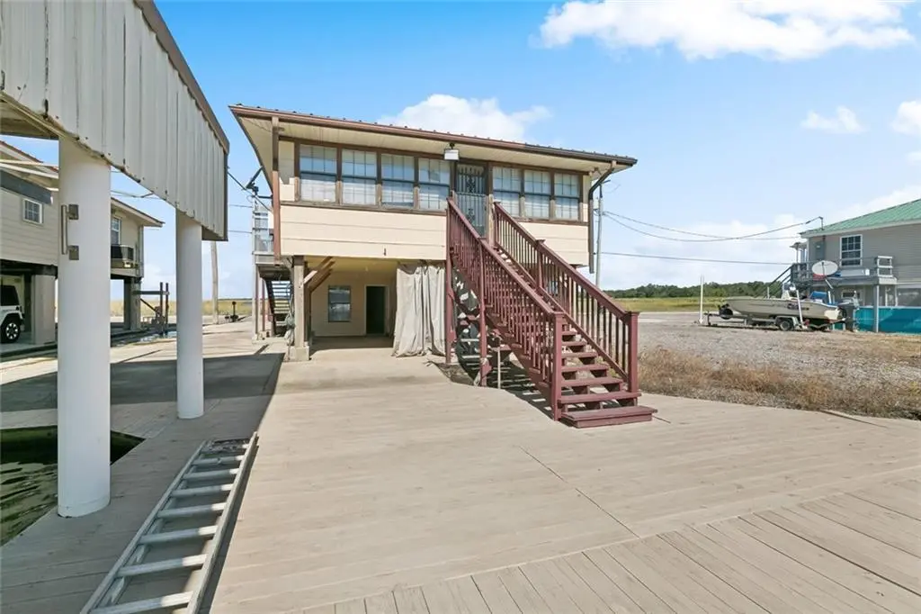 301 Martin Ln