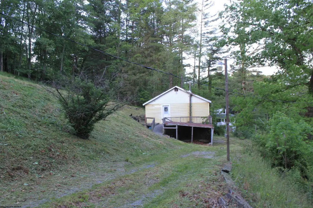 72 Greenbrier St