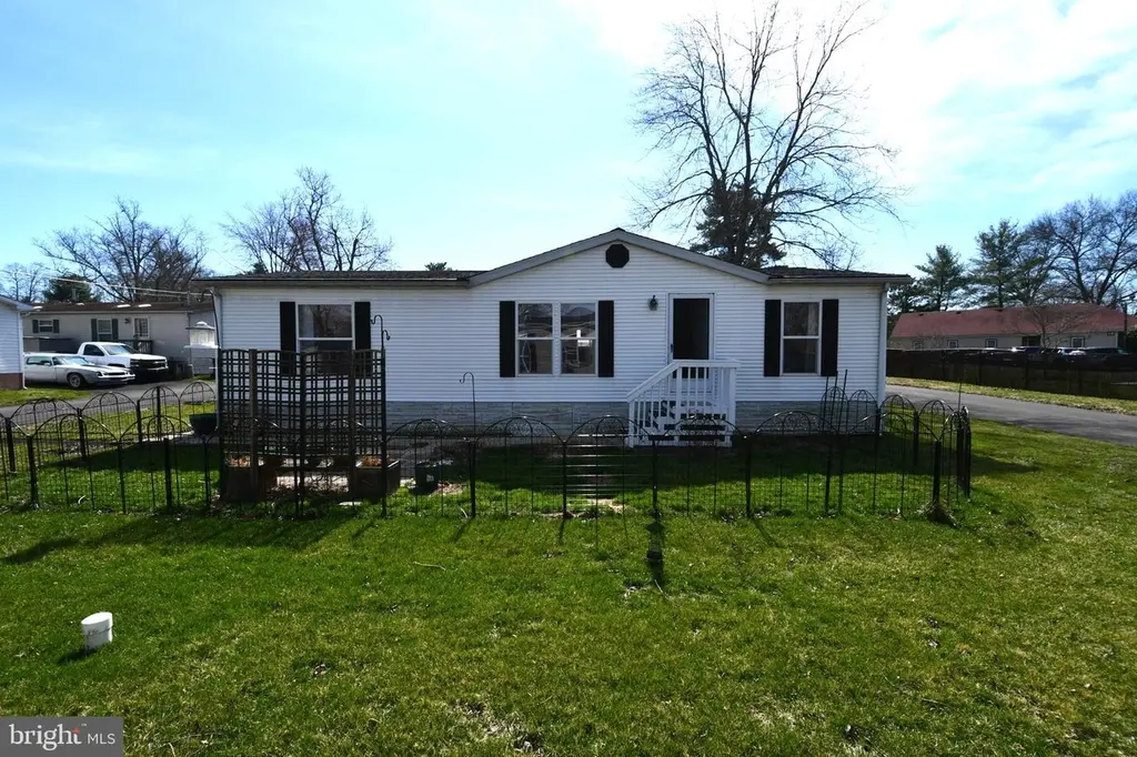 45 Maple Dr