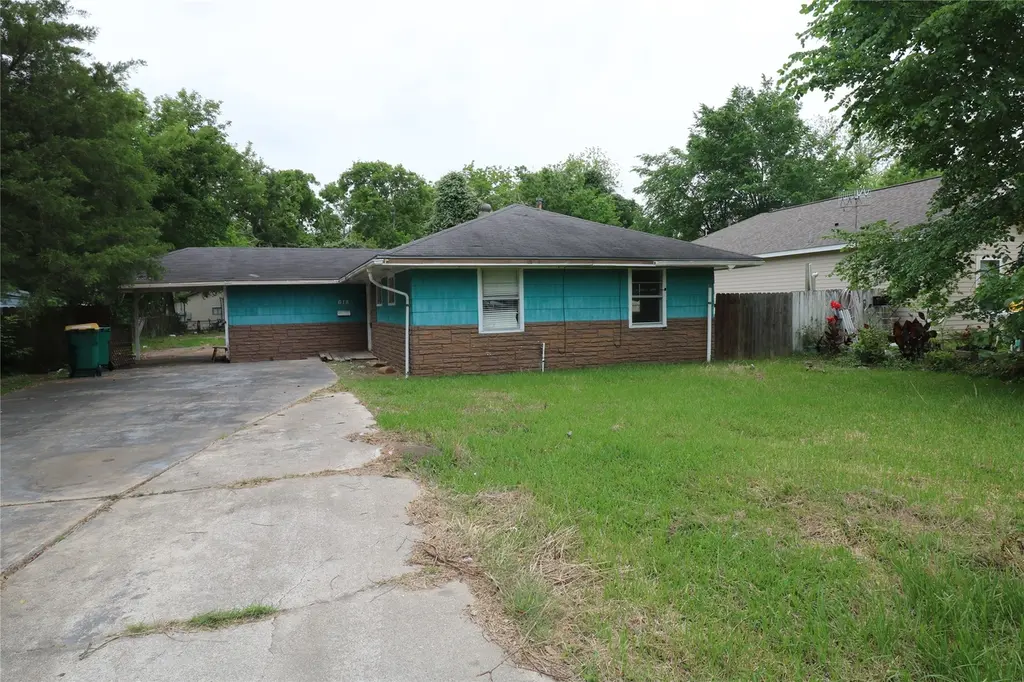 618 Azalea Dr