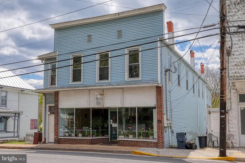 109 N Main St