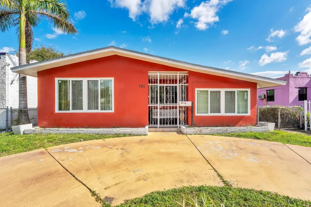 745 NW 46th St