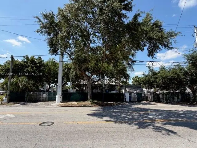890 E 52nd St