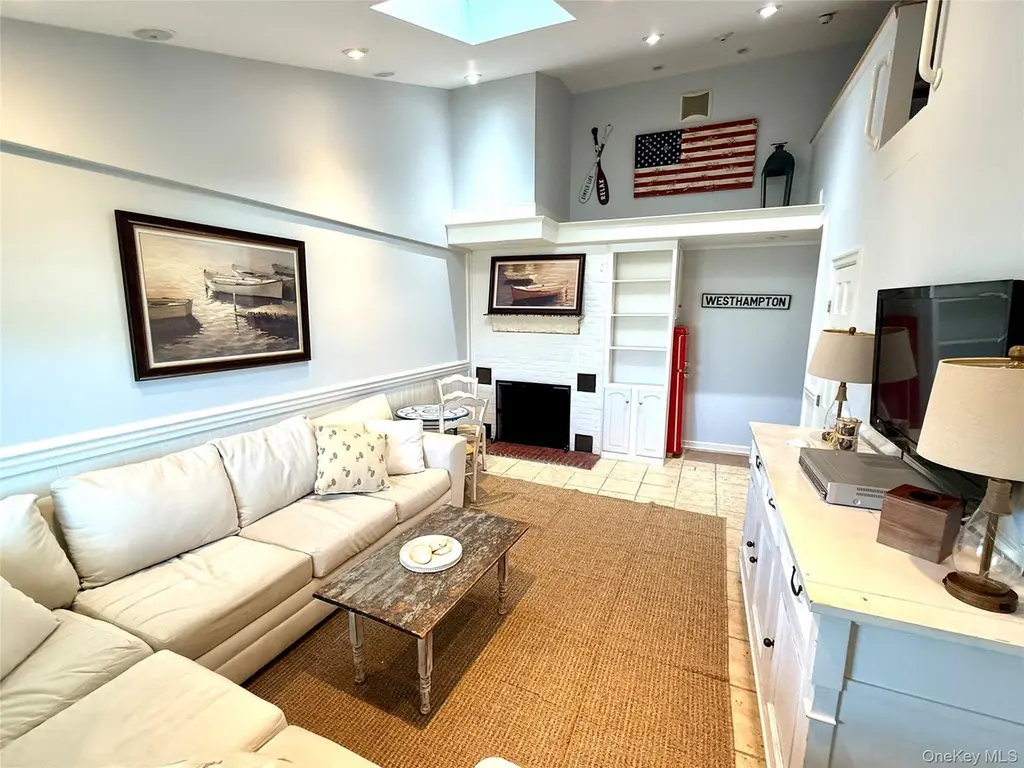 231 Dune Rd #905