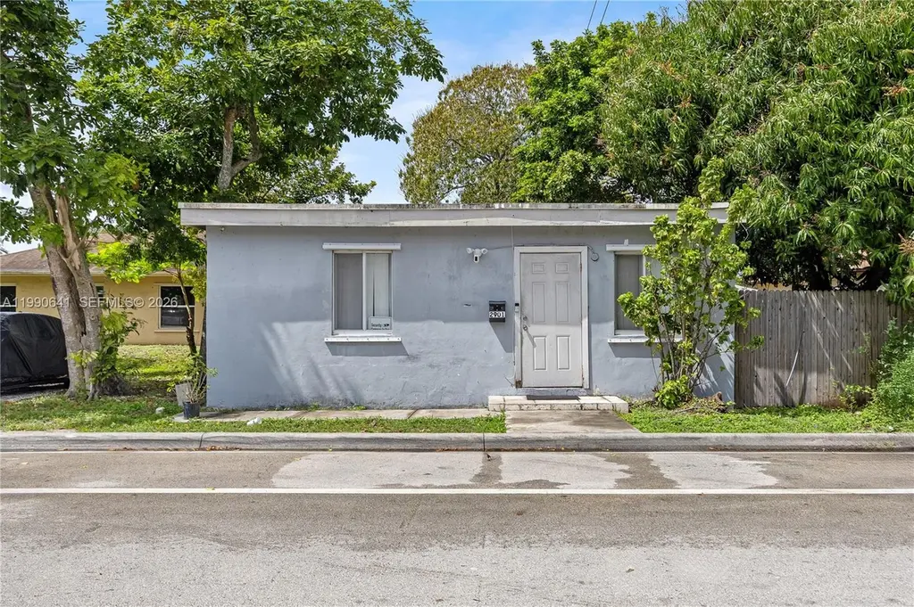 2901 NW 9th Ct