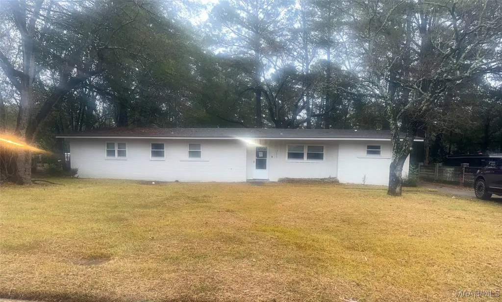3675 Berkley Dr