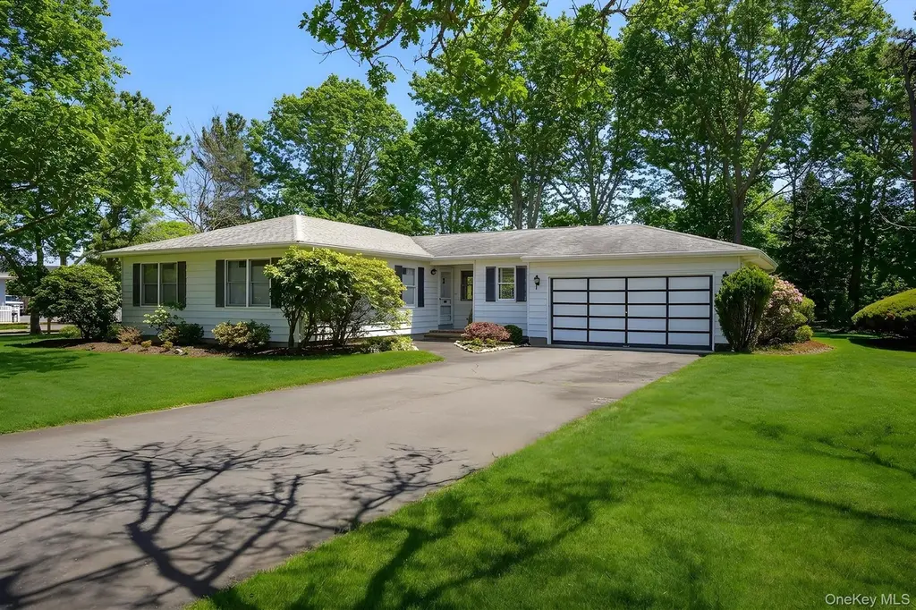 23 Argonne Rd W