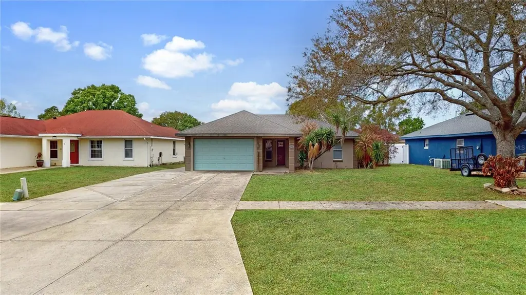 33817 Secret Hill Dr