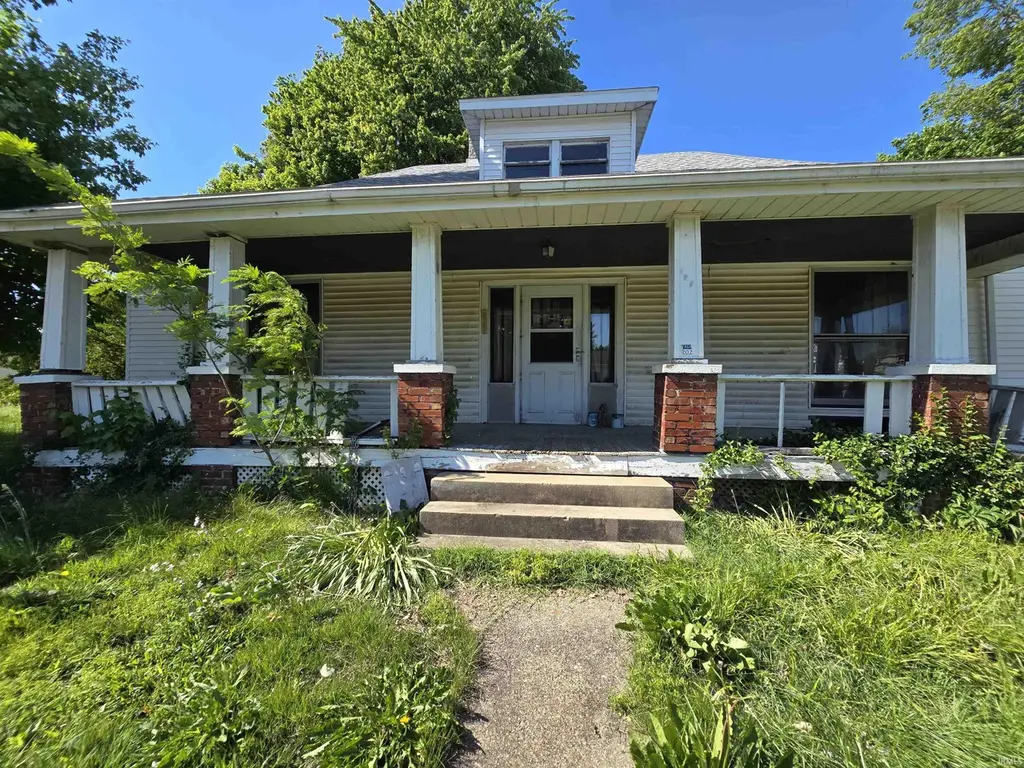 108 E Warrick St