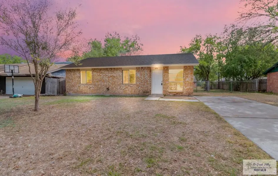 225 Chelo Dr