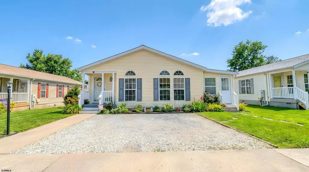 3 Fernwood Ln