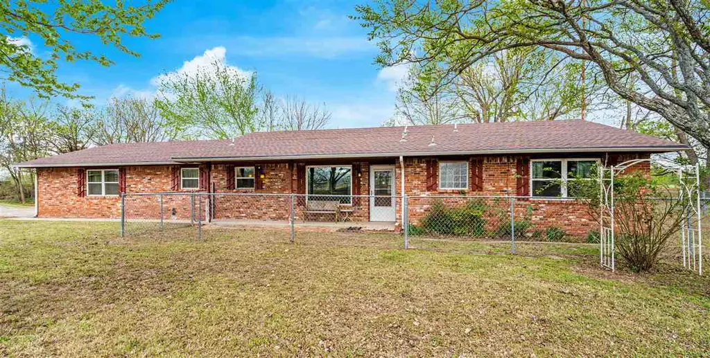 39 NE Mccracken Rd